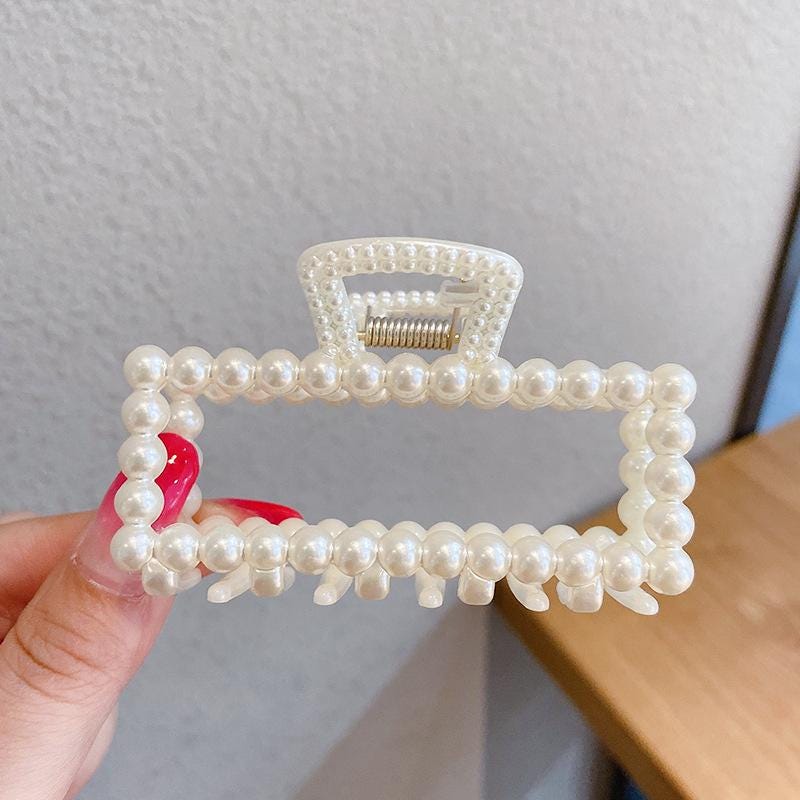 Pearl Hair Claw Clip: Elegant Open Square Design