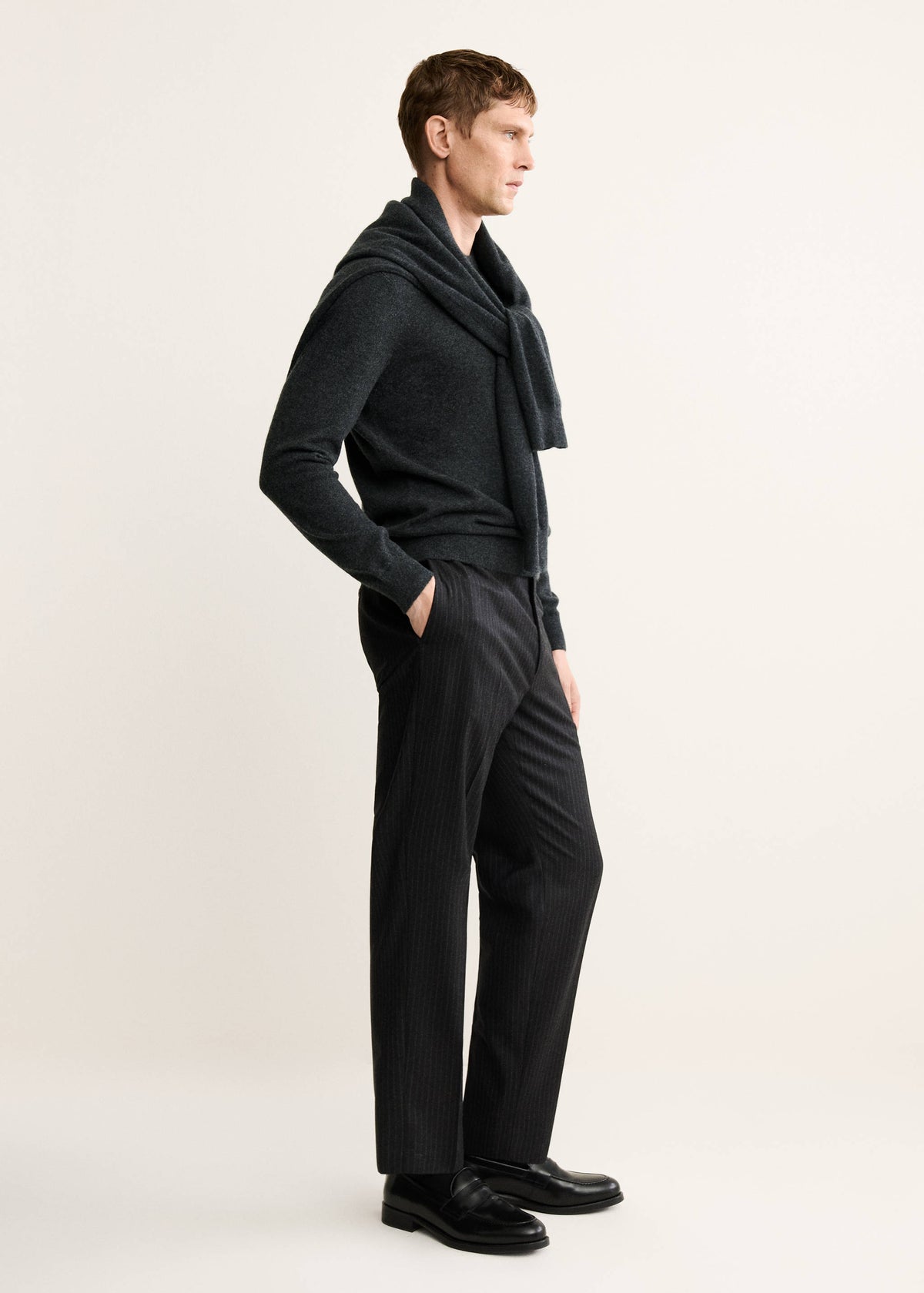 Pure Cashmere Crew Neck Jumper in Charcoal - view 05