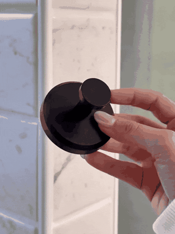 Animated demonstration of fitting, tightening, using and releasing a black suction hook